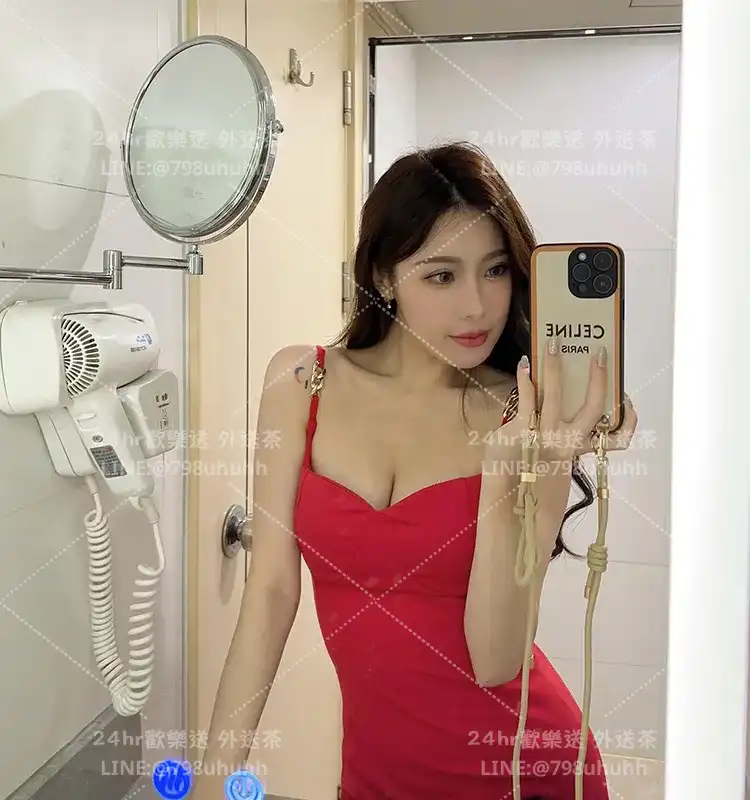 伊念